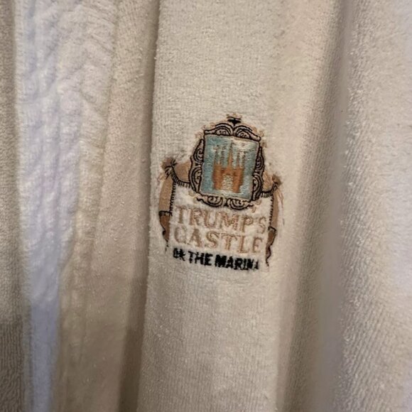 Trump Hotels Bath Robe Unisex White Embroidered Logo Trump Castle On The Marina - Picture 2 of 4